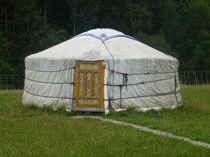 yurt-971279_640